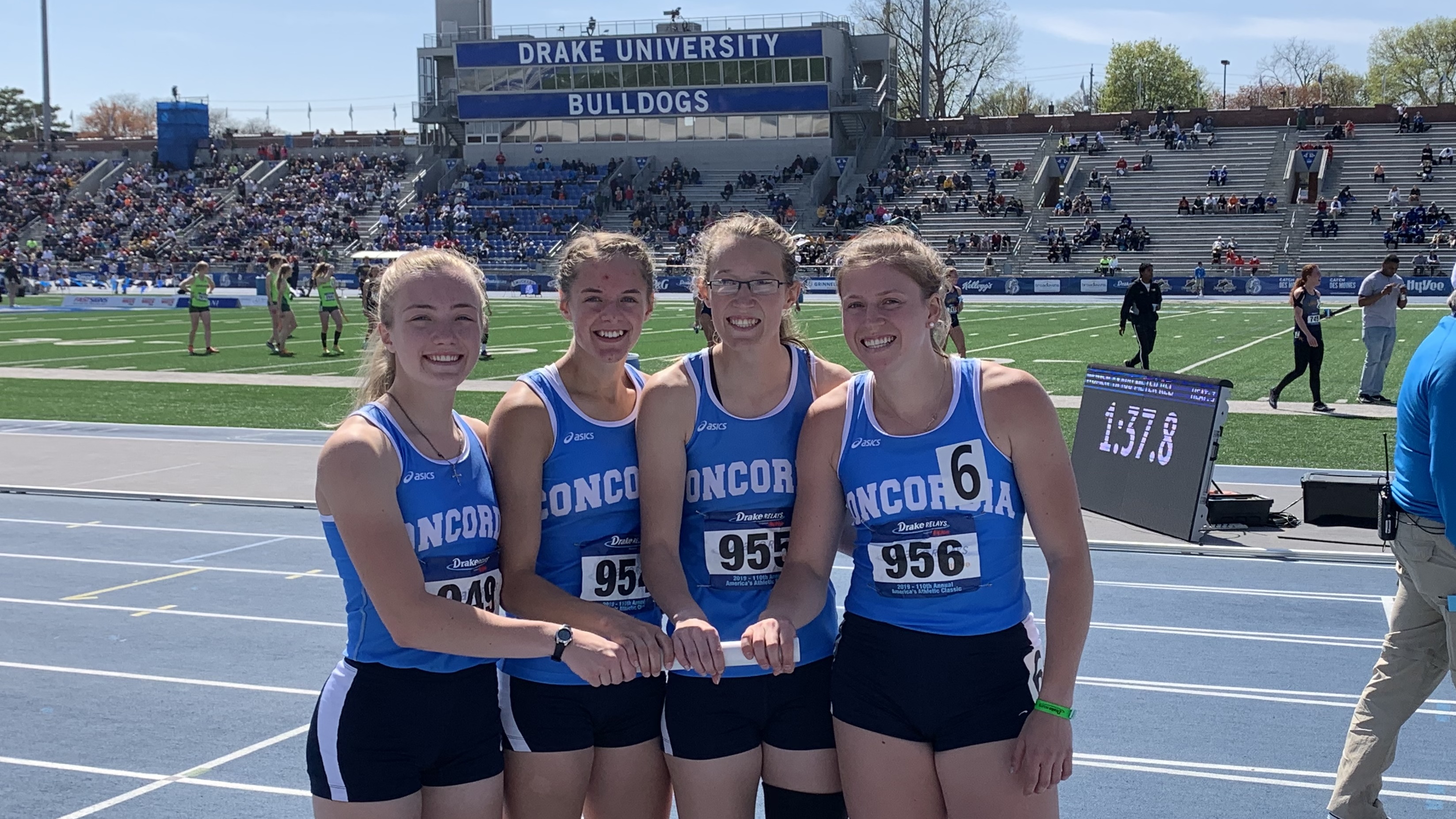 Women's 4x4 clocks national qualifying time at Drake Relays Track