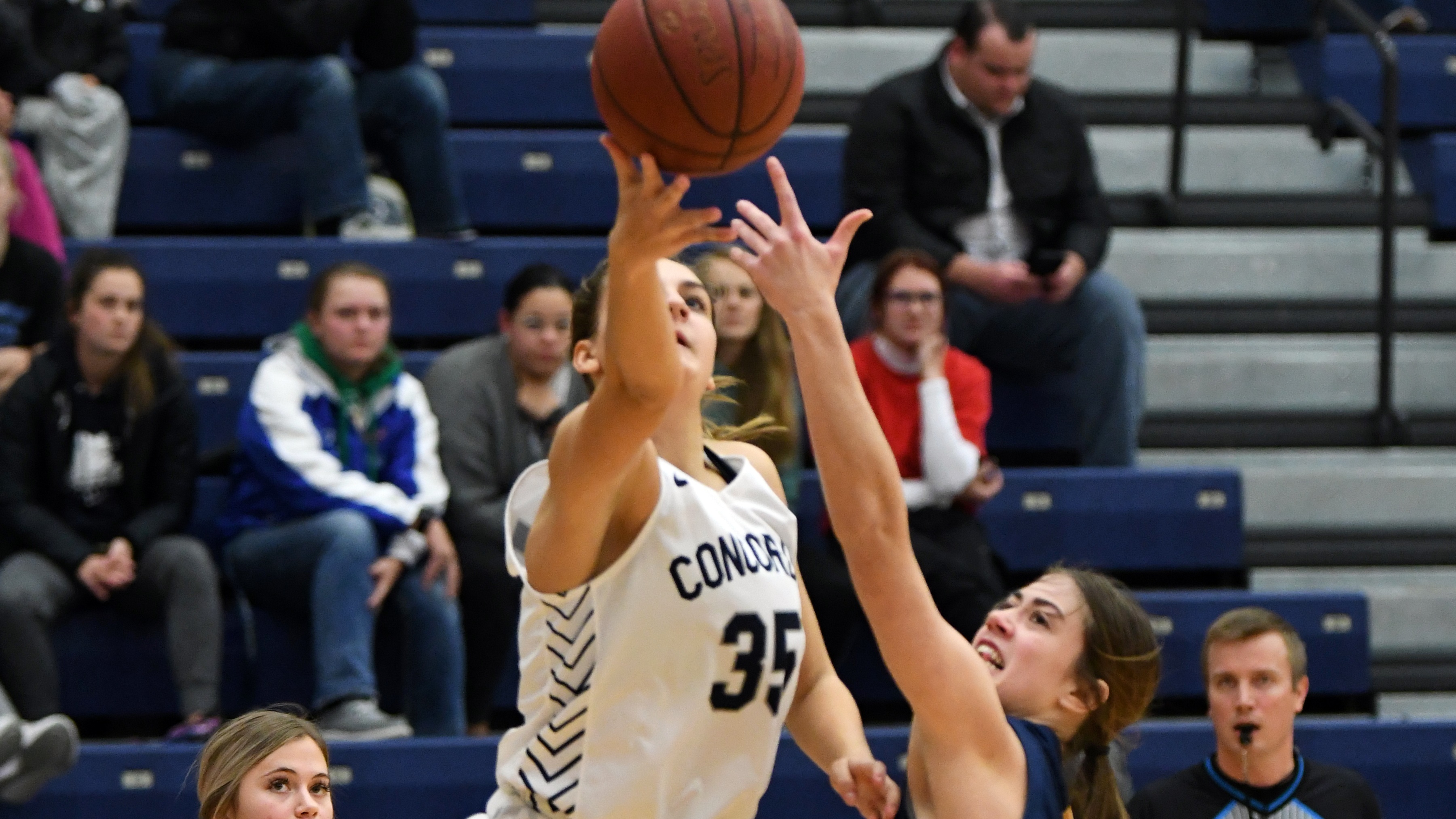 Hot shooting Dawgs thump Broncos in Hastings :: Women's Basketball ...